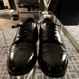 Allen Edmonds hampstead cap toe shoes. Black, leather sole.